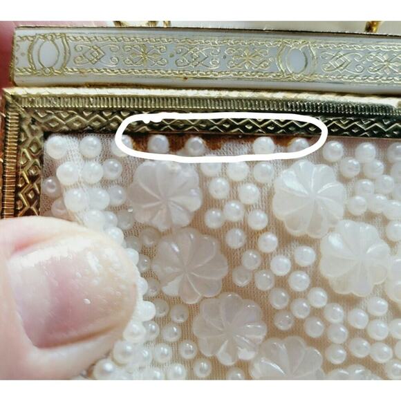 Vintage Cream Colored Pearlized Wrist Evening/Wedding Bag - Picture 12 of 12